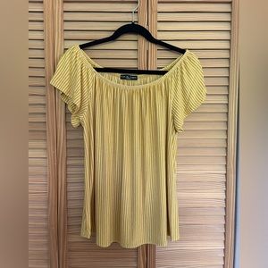 Kim & Cami off the shoulder Cute gold yellow with white stripes size M Top